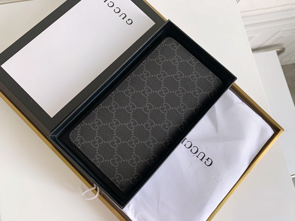 グッチ財布コピー背面デザイン